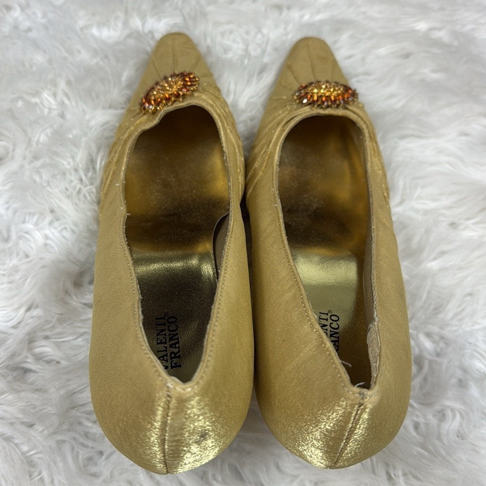 NWOB Valenti Franco Gold Tweed Pumps with Brooch - Picture 4 of 8